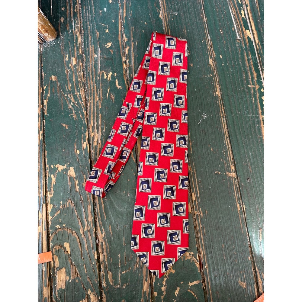 Roundtree & Yorke Mens Red Geometric Silk Necktie Hand Sewn USA A4226